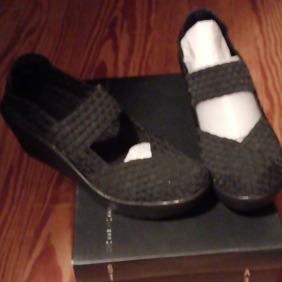New in box Steve Madden slip on weaved material. Never worn. Very comfy! - Picture 2 of 2